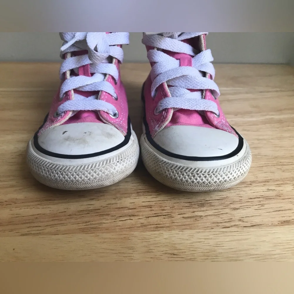 Converse All-Star Chuck Taylor High-Tops Pink Size: US Toddler 6 EUR 22 CM 13